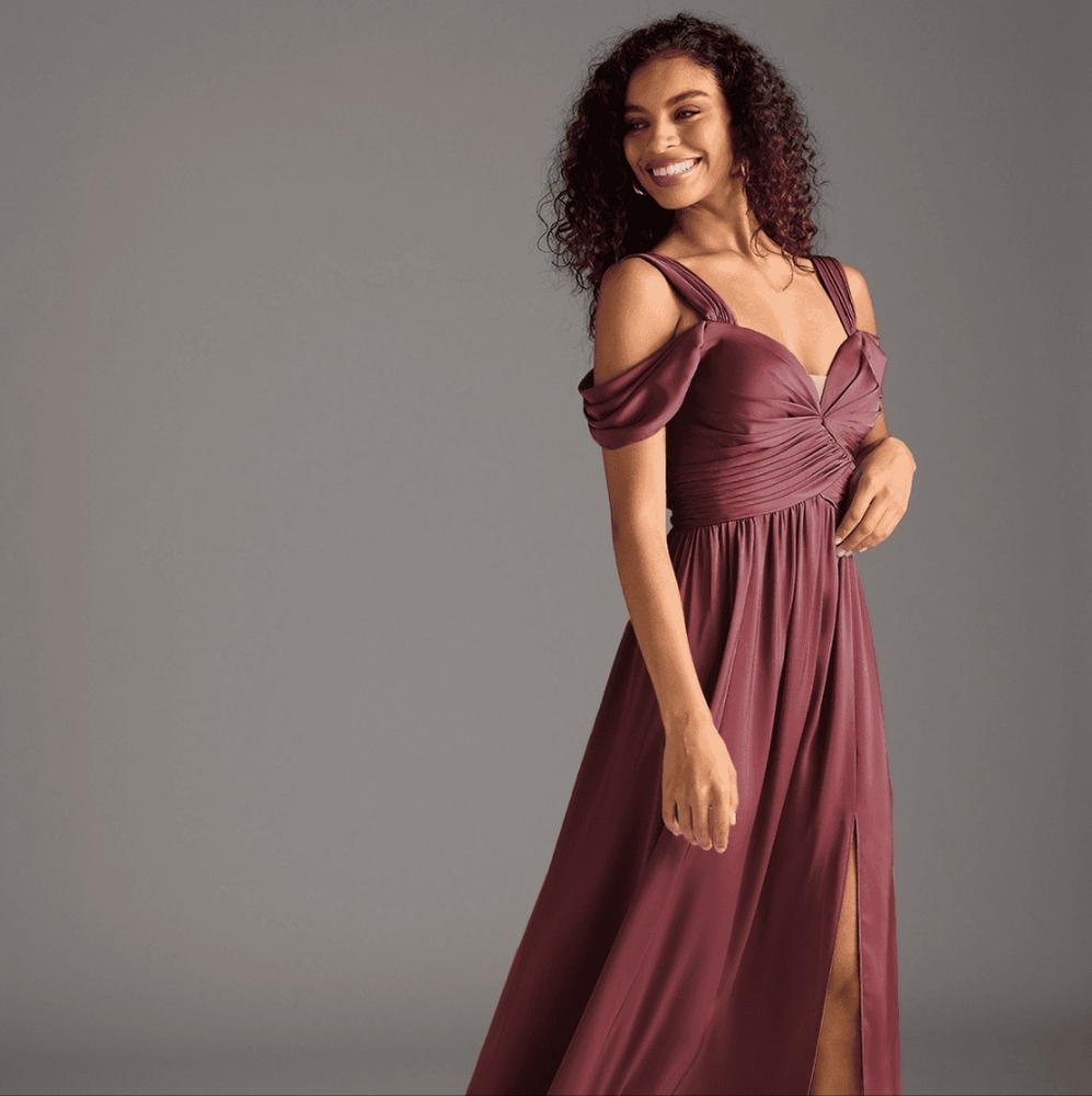 Elegant Off-Shoulder Burgundy Dress Venus Size 6